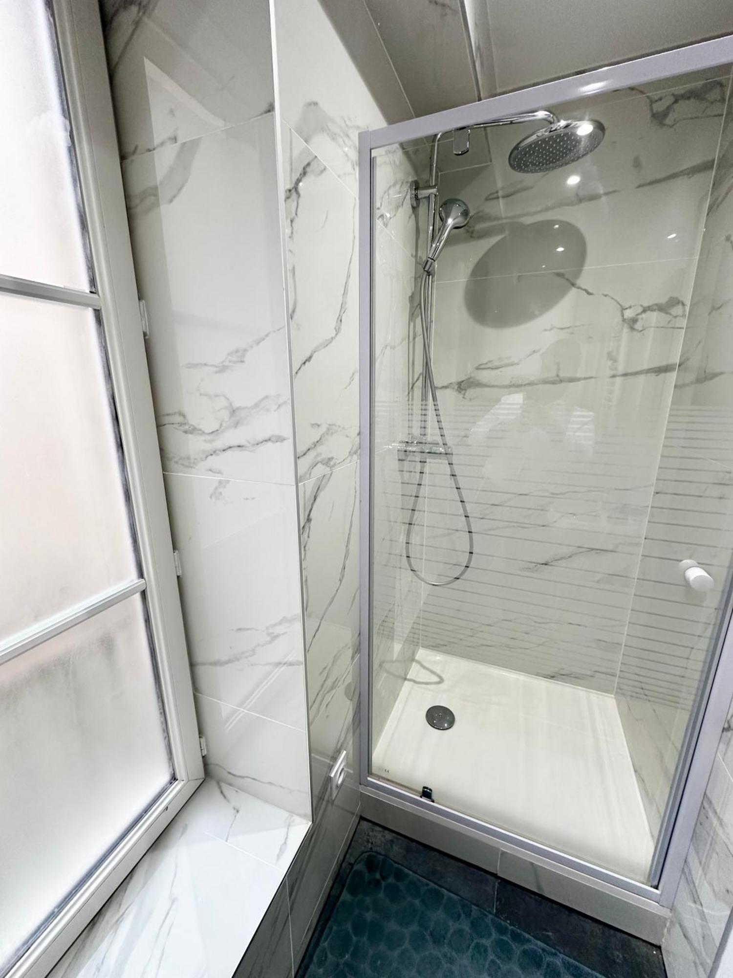 Magnifique 2 Pieces Refait A Neuf - Parking Appartement Parijs